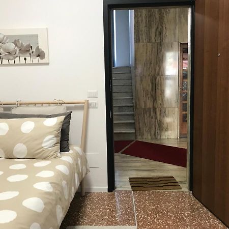 Studio 25 Apartment - Near Metro M3 Milano Exteriör bild